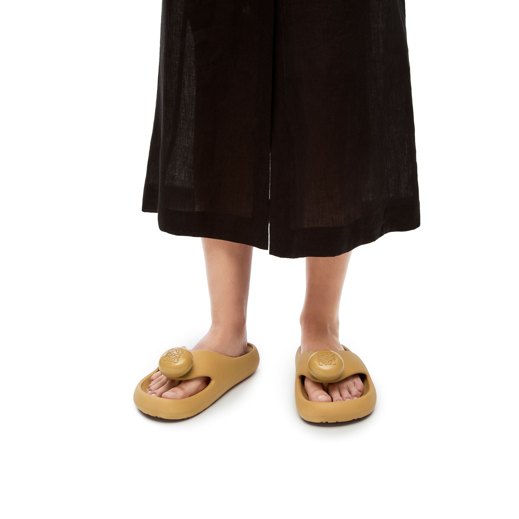 Women Foam Pebble Toe Post - Medium Concealer