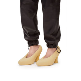Women Comic Foam Pump 90 - Oat Milk