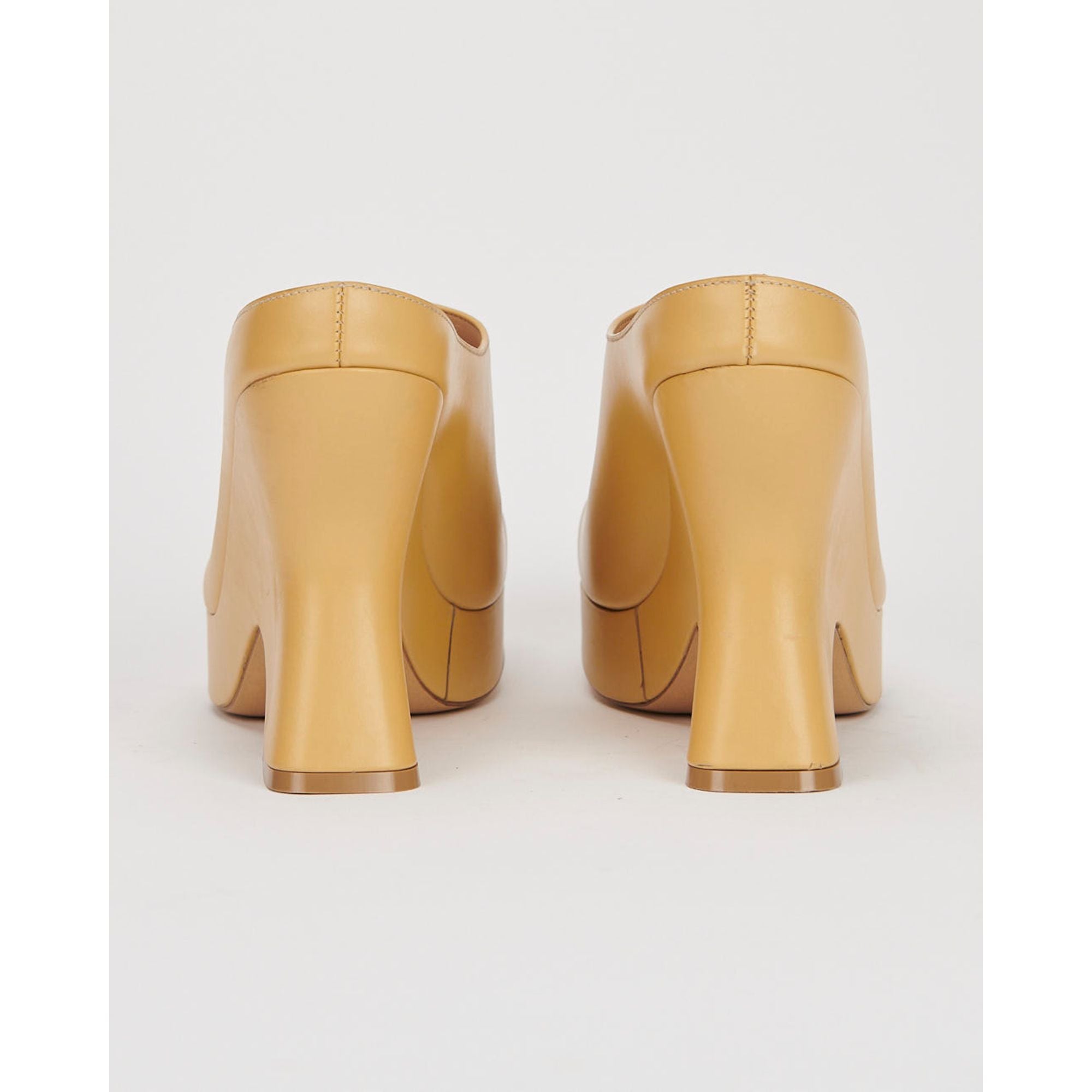 Women Terra Clog 110 - Medium Concealer