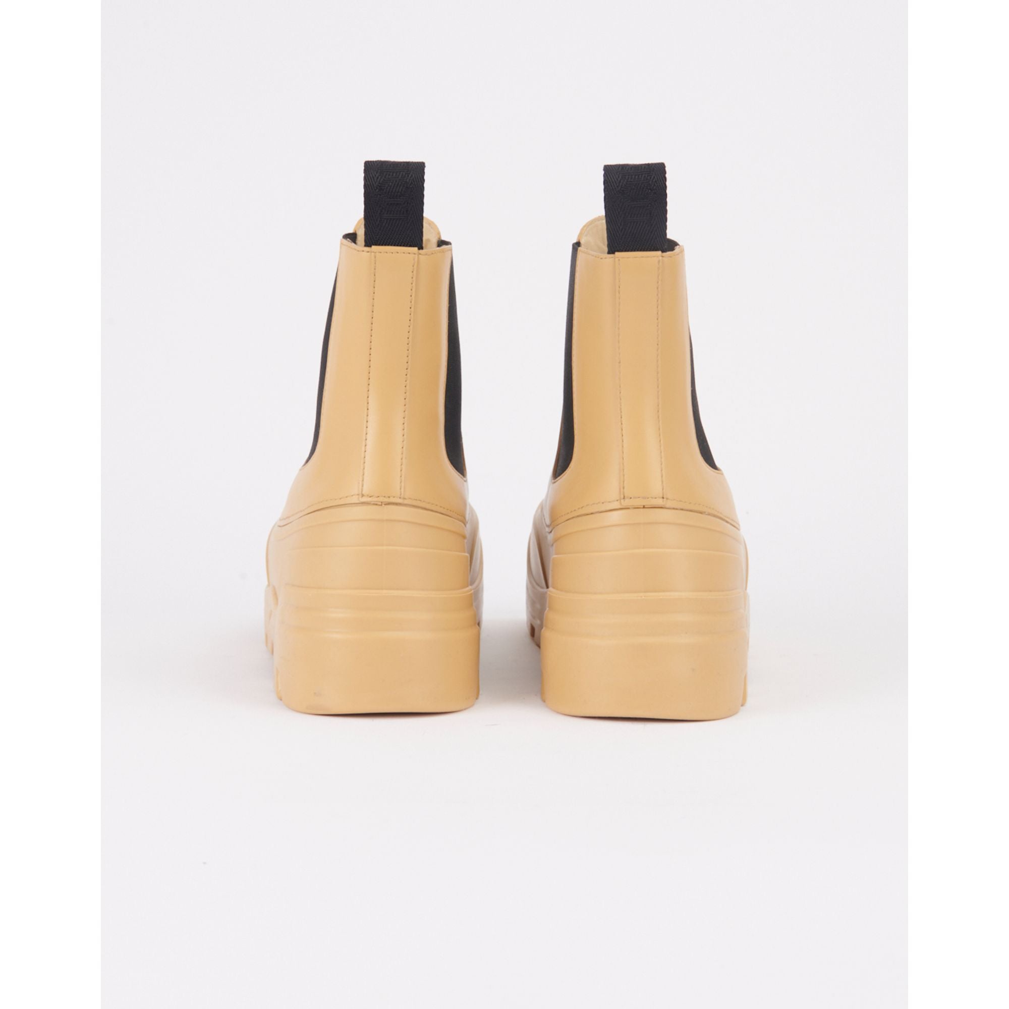 Women Field Chelsea Boot - Medium Concealer