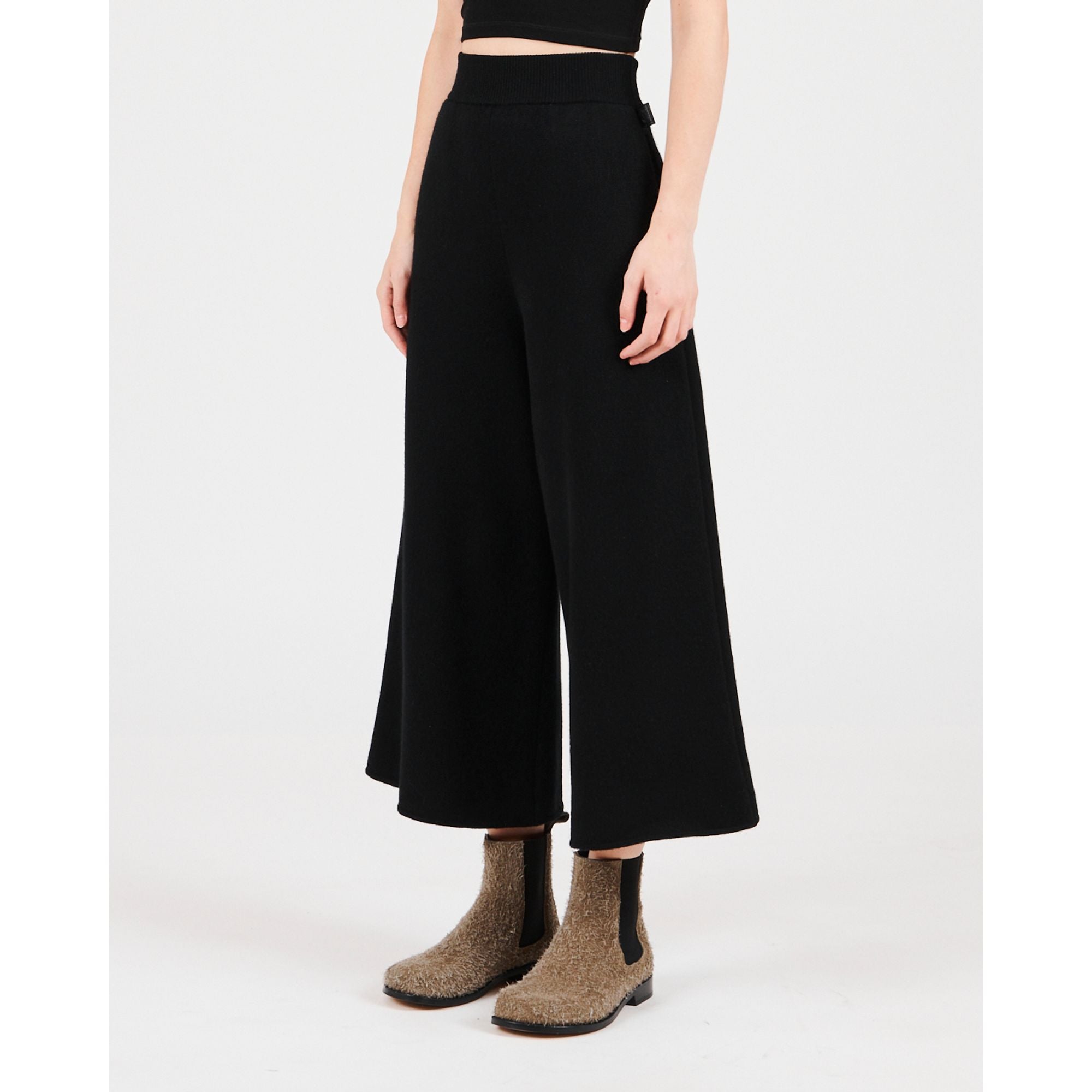 Women Cropped Trousers - Black