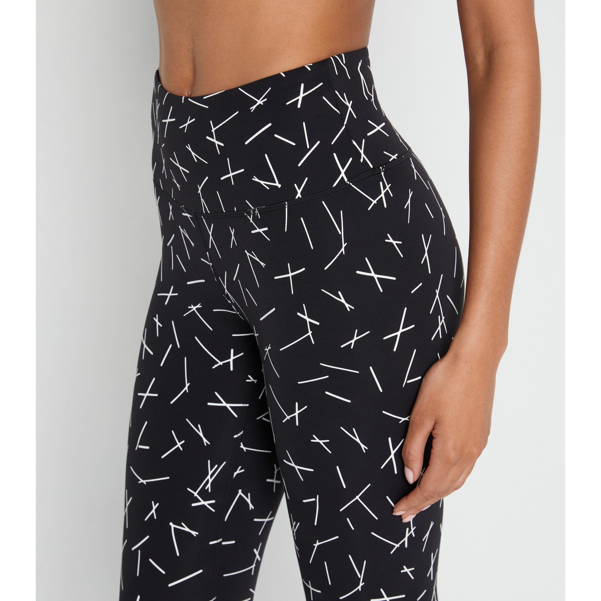 Women Weightless Reflective Print Legging - Black And French Cream Matchsticks