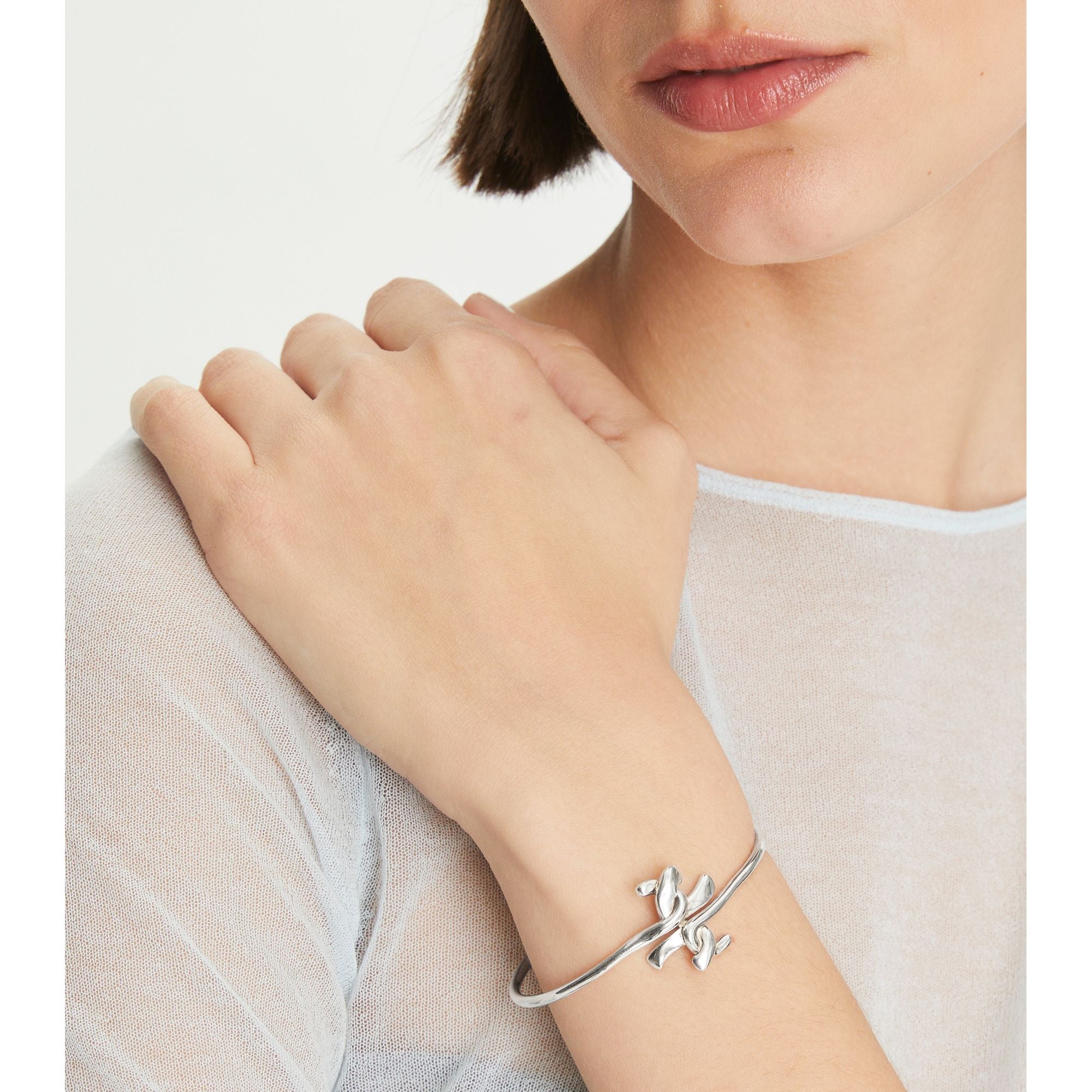Women Twisted T Flex Cuff - Silver
