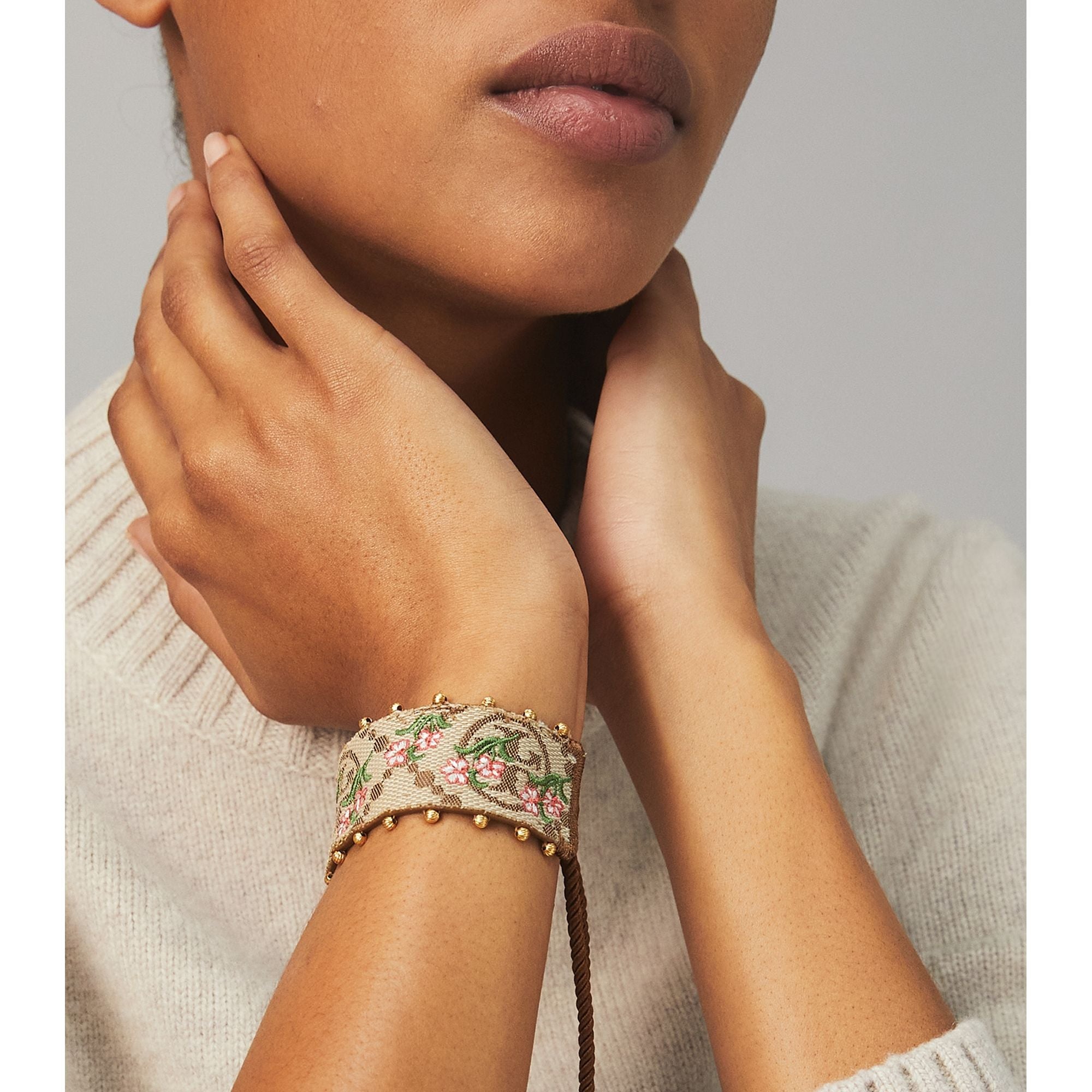 Women T Monogram Floral Bracelet - Rolled Brass / Navy